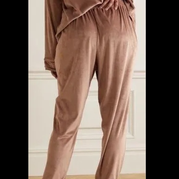 SKIMS Sienna Velour Joggers NWT Carmel
Lounge Velvet Pants Sleep, SIZE 2XL 0773 - Picture 3 of 8